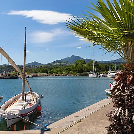 Maison Plain-pied A Avec Garage, Proche Transports Et Commerces - Fr-1-732-87