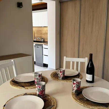 Maison Plain-pied A Avec Garage, Proche Transports Et Commerces - Fr-1-732-87